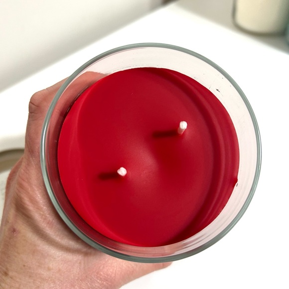 New Cherries on Snow Discontinued Yankee Candle - Picture 4 of 4